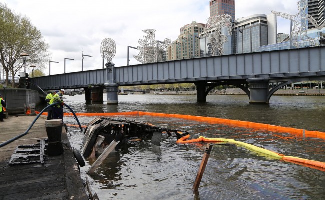 CSA emergency response to Yarraville boat cleanup